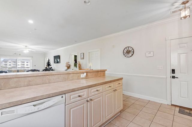 4847 Luster Leaf Cir Apt 301, Myrtle Beach, SC 29577