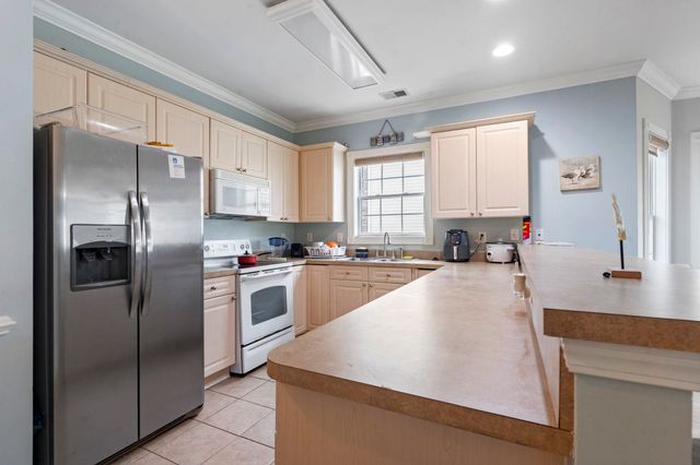 4847 Luster Leaf Cir Apt 301, Myrtle Beach, SC 29577