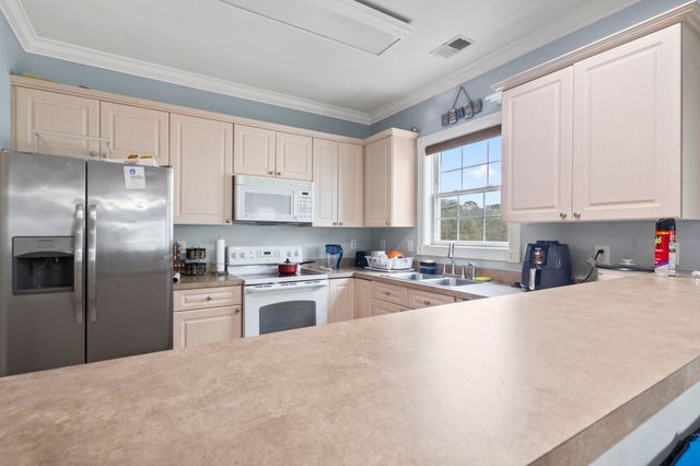 4847 Luster Leaf Cir Apt 301, Myrtle Beach, SC 29577