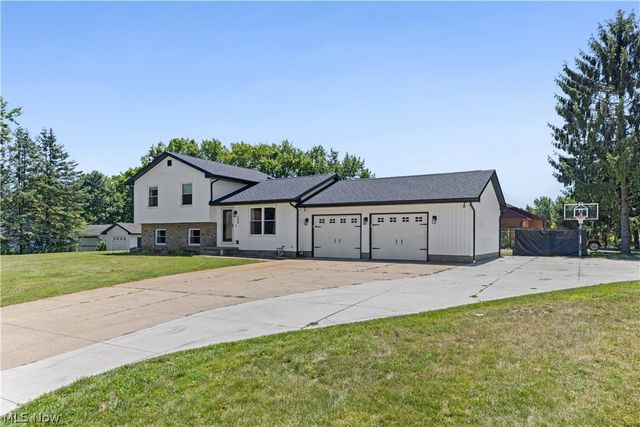 1524 Hightower Drive, Uniontown, OH 44685