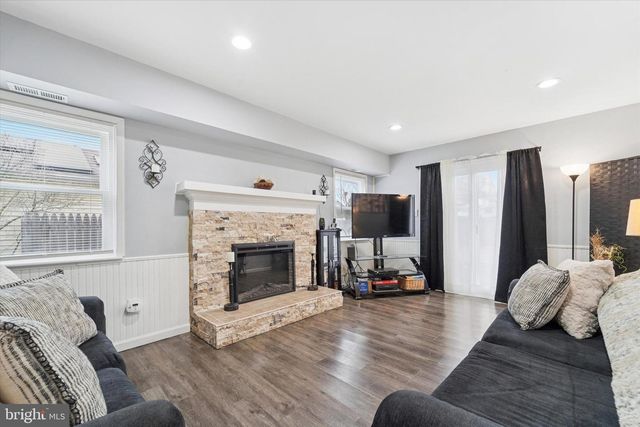 16 CHERRY GROVE LN, Sicklerville, NJ 08081