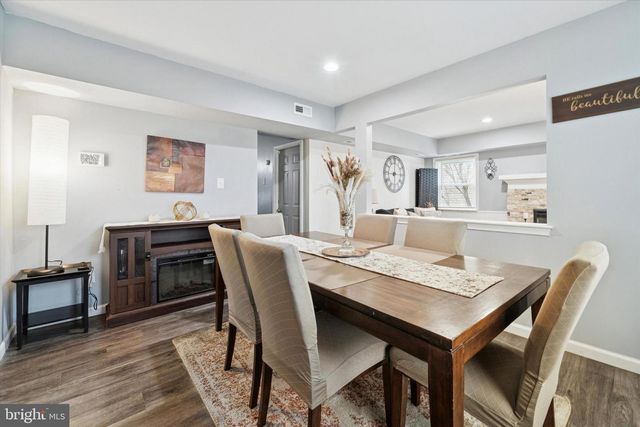 16 CHERRY GROVE LN, Sicklerville, NJ 08081