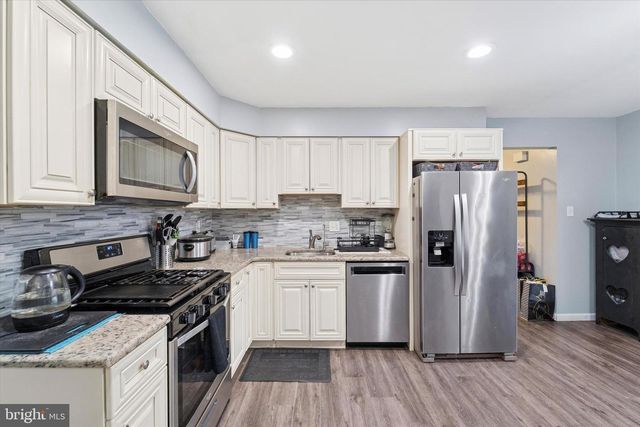 16 CHERRY GROVE LN, Sicklerville, NJ 08081