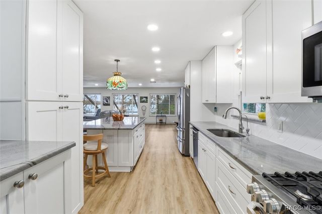 6905 W Riverbend Road, Dunnellon, FL 34433