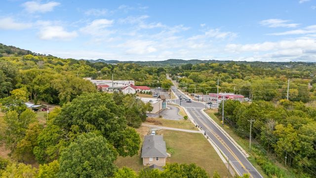 3712 Kings Ln, Nashville, TN 37218