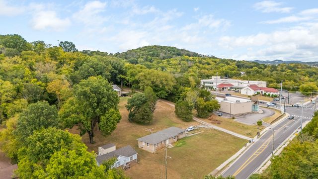 3712 Kings Ln, Nashville, TN 37218