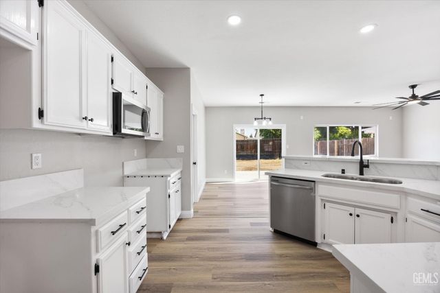 7112 Slickrock Drive, Bakersfield, CA 93313