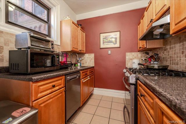 8300 Talbot Street 2B, Kew Gardens, NY 11415
