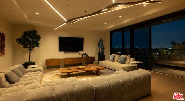 8420 Sunset Boulevard 602, West Hollywood, CA 90069