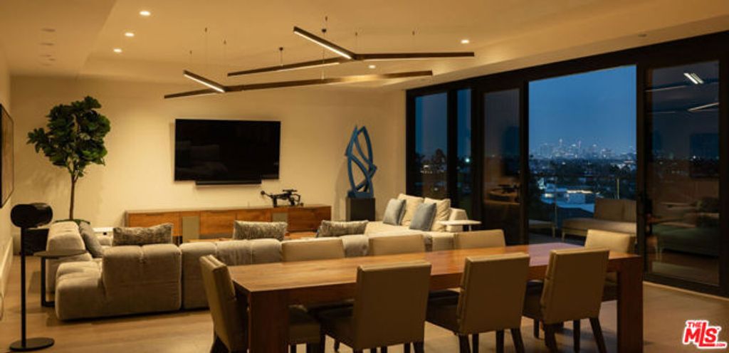 8420 Sunset Boulevard 602, West Hollywood, CA 90069