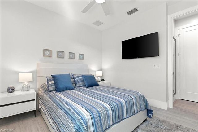 734 109th AVE N, Naples, FL 34108