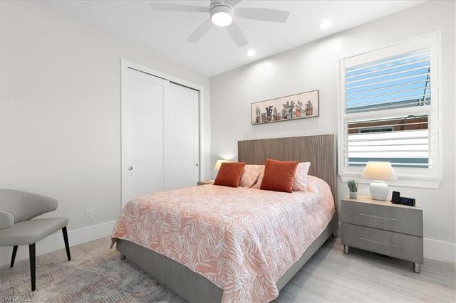 734 109th AVE N, Naples, FL 34108