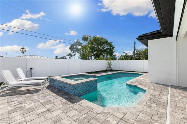 734 109th AVE N, Naples, FL 34108