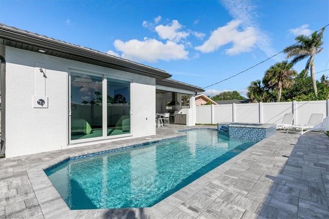 734 109th AVE N, Naples, FL 34108