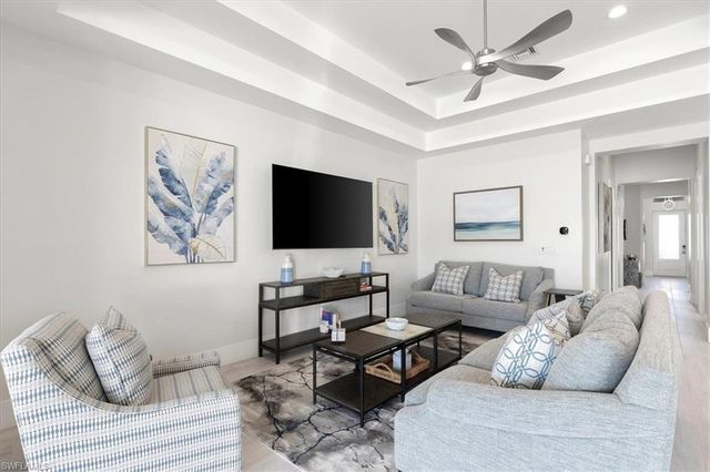 734 109th AVE N, Naples, FL 34108