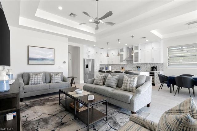 734 109th AVE N, Naples, FL 34108