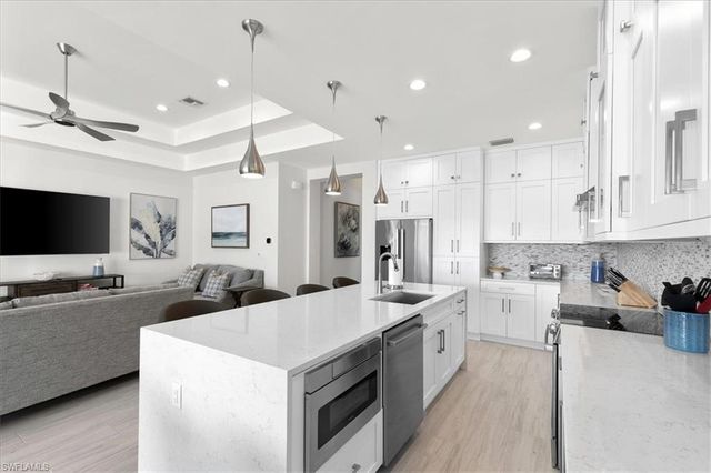 734 109th AVE N, Naples, FL 34108