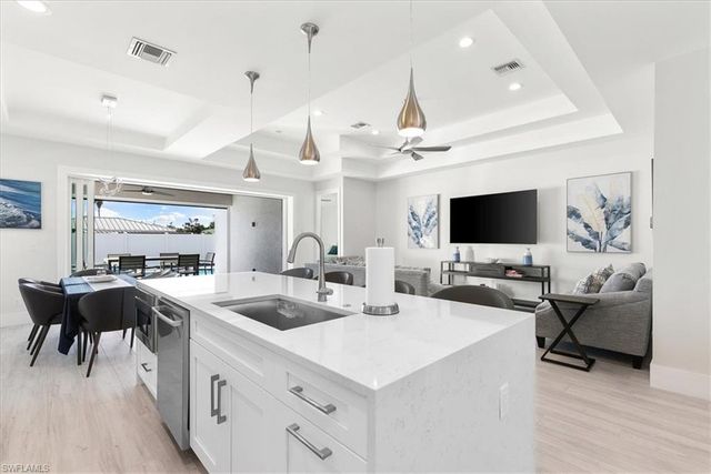 734 109th AVE N, Naples, FL 34108