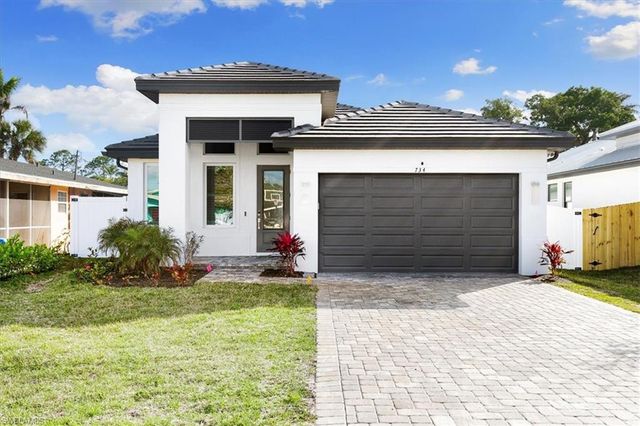 734 109th AVE N, Naples, FL 34108