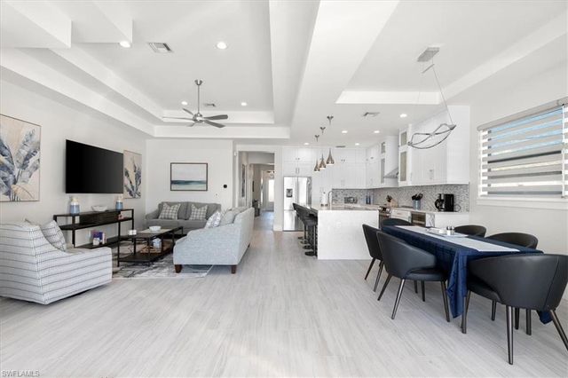 734 109th AVE N, Naples, FL 34108