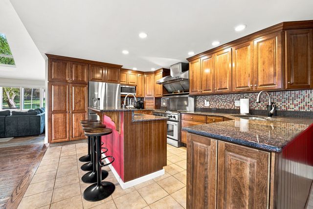 215 58th Street, Clarendon Hills, IL 60514