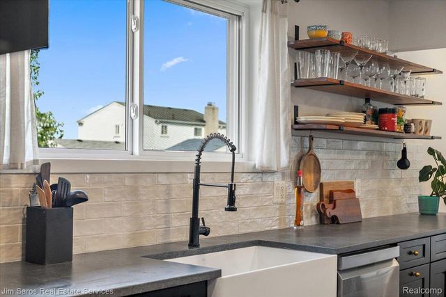 22505 Beach Street, St. Clair Shores, MI 48081