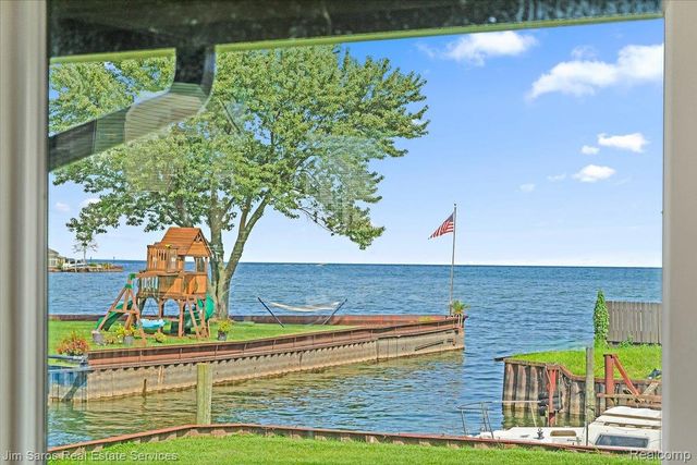 22505 Beach Street, St. Clair Shores, MI 48081