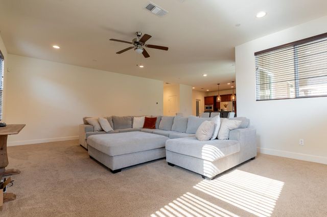 563 Mesa Drive S, Madera, CA 93636