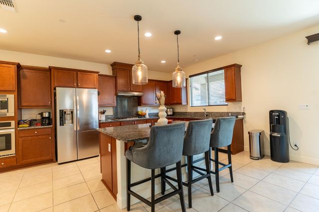 563 Mesa Drive S, Madera, CA 93636