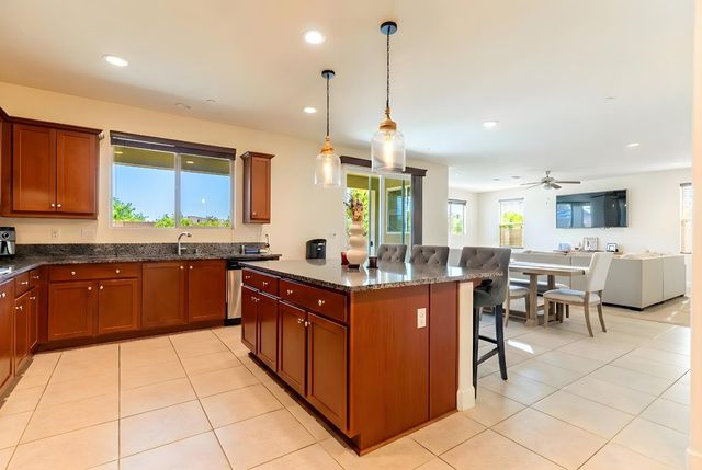 563 Mesa Drive S, Madera, CA 93636