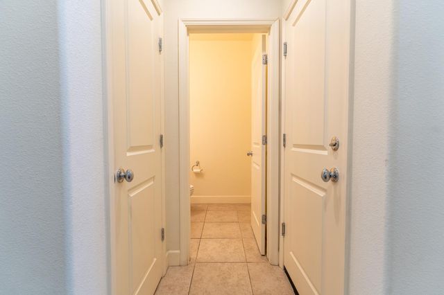 563 Mesa Drive S, Madera, CA 93636