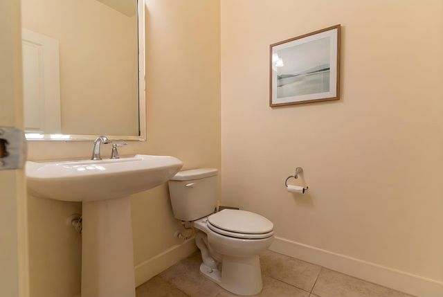 563 Mesa Drive S, Madera, CA 93636