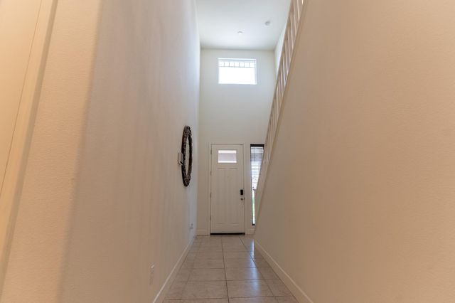 563 Mesa Drive S, Madera, CA 93636