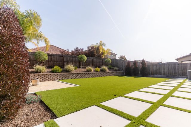 563 Mesa Drive S, Madera, CA 93636