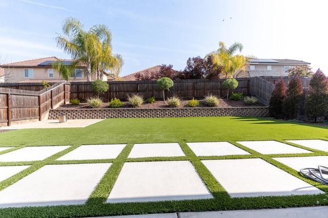 563 Mesa Drive S, Madera, CA 93636