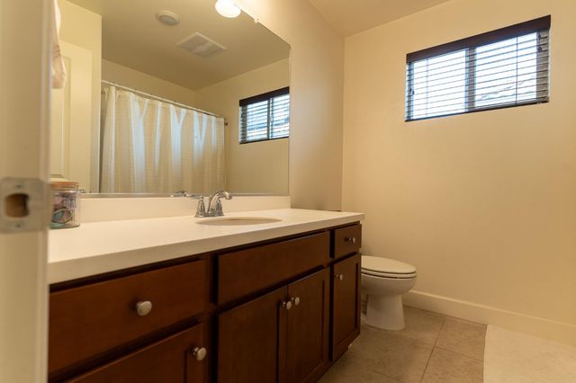 563 Mesa Drive S, Madera, CA 93636