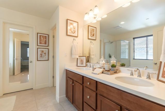 563 Mesa Drive S, Madera, CA 93636