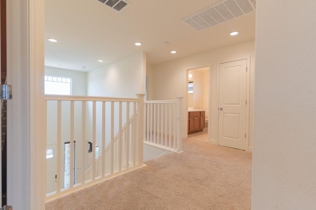 563 Mesa Drive S, Madera, CA 93636