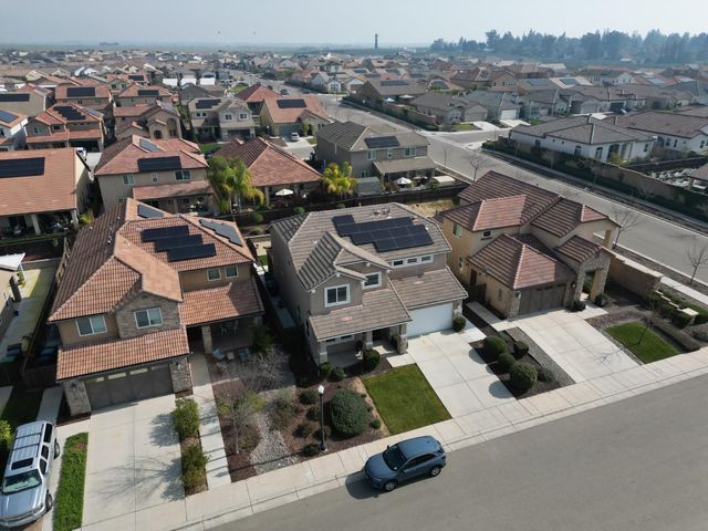 563 Mesa Drive S, Madera, CA 93636