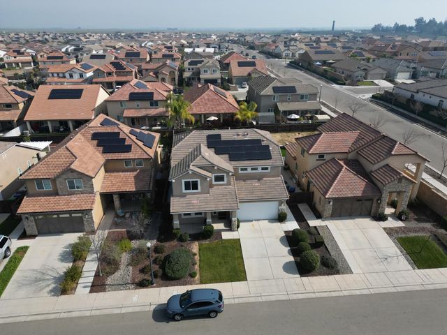 563 Mesa Drive S, Madera, CA 93636