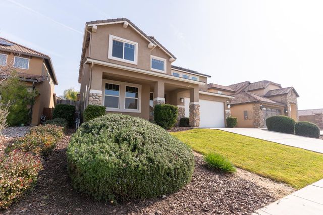 563 Mesa Drive S, Madera, CA 93636