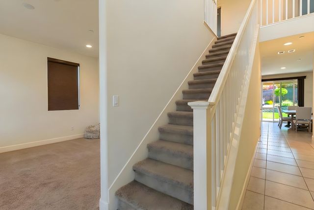 563 Mesa Drive S, Madera, CA 93636