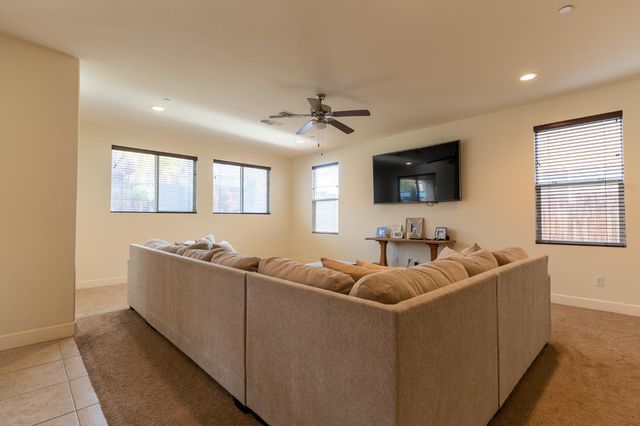 563 Mesa Drive S, Madera, CA 93636