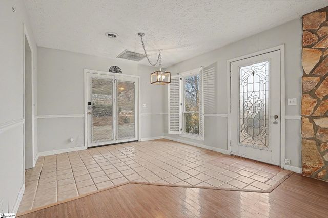 113 Grant Drive, Laurens, SC 29360