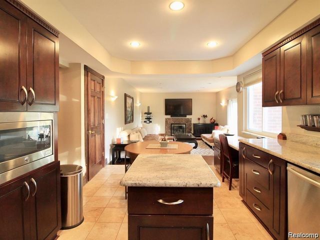 5363 English Drive, Troy, MI 48085