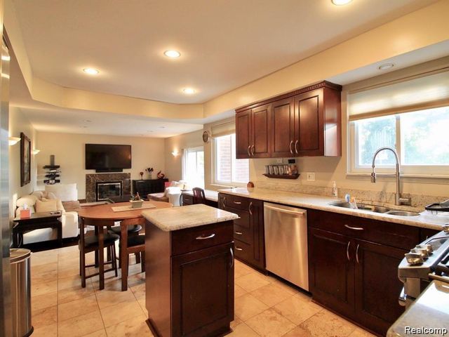 5363 English Drive, Troy, MI 48085