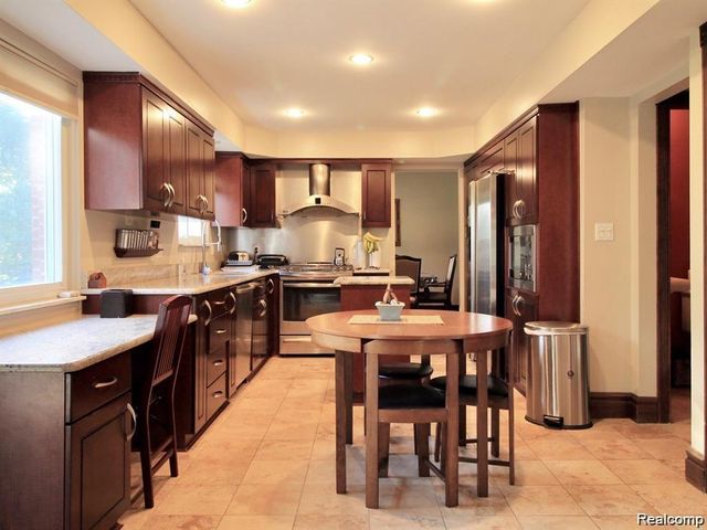 5363 English Drive, Troy, MI 48085