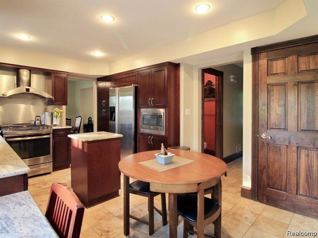 5363 English Drive, Troy, MI 48085