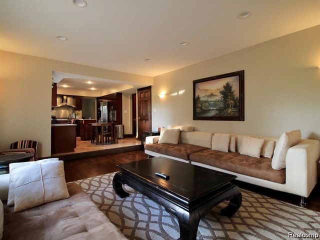 5363 English Drive, Troy, MI 48085