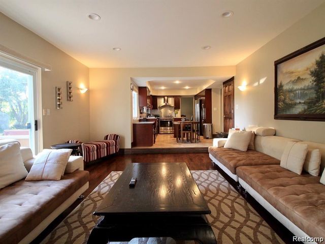 5363 English Drive, Troy, MI 48085